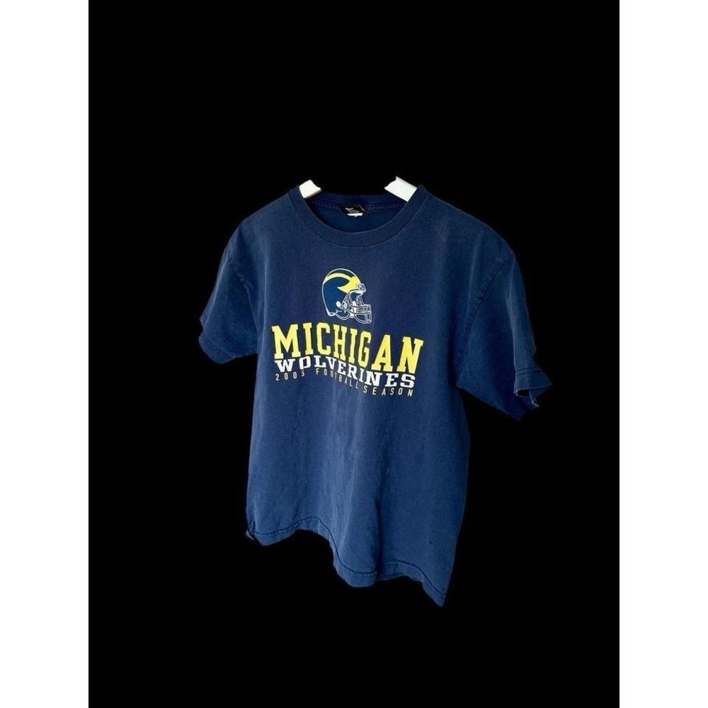 Michigan‎ Wolverines 2005 Vintage Women's T-Shirt Sz Small Navy Blue Distressed